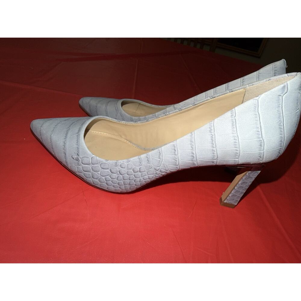 Vince Camuto Size US 8.5MPale light Blue Croc Embossed Point Toe Pump Shoe - Picture 4 of 9